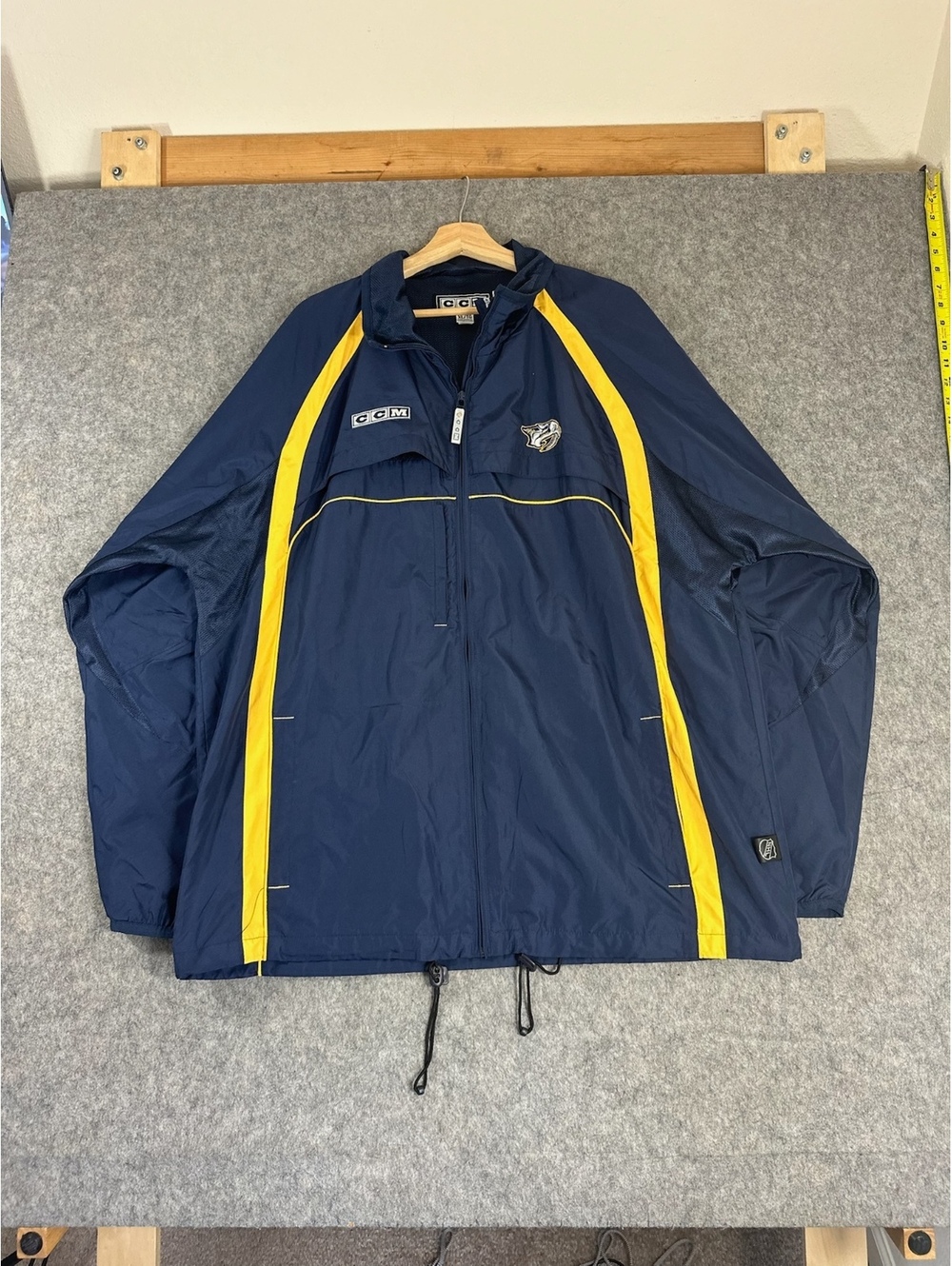 Vintage CCM Nashville Predators blue yellow windbreaker jacket Size XL